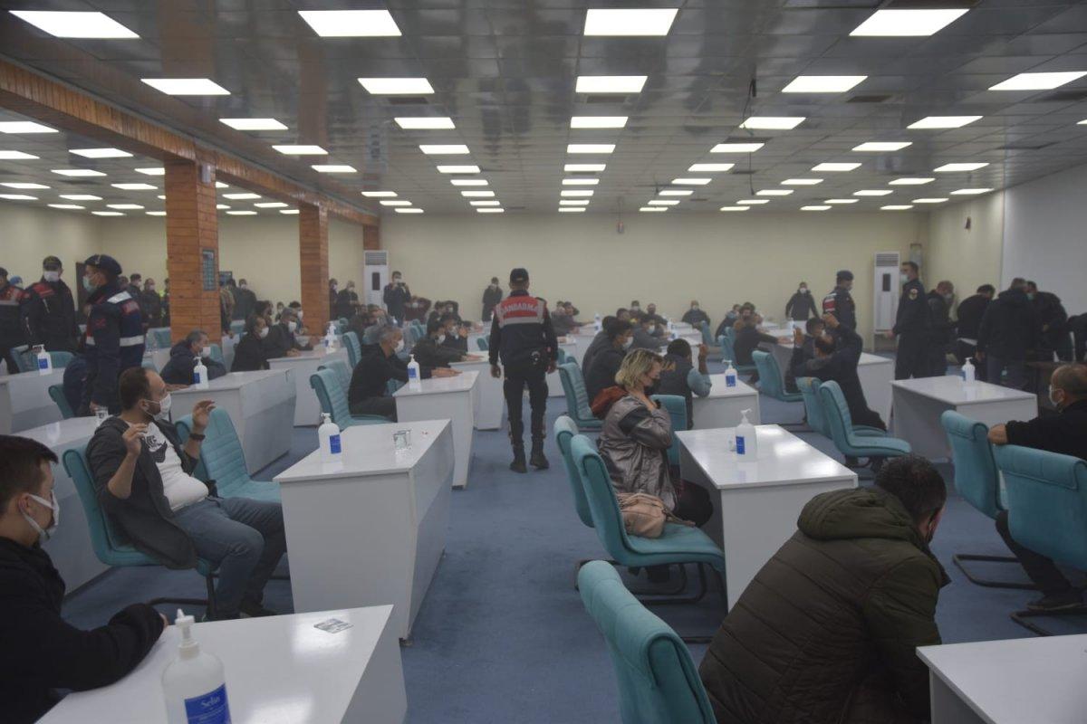 Mersin'de kumar oynayan 89 kişi suçüstü yakalandı