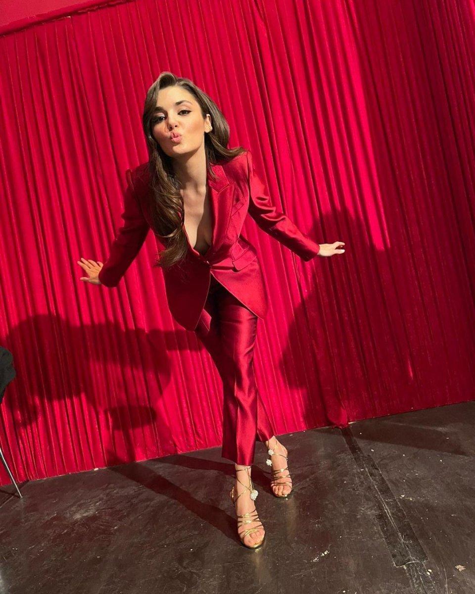 Ünlülerin yeni yıl paylaşımları