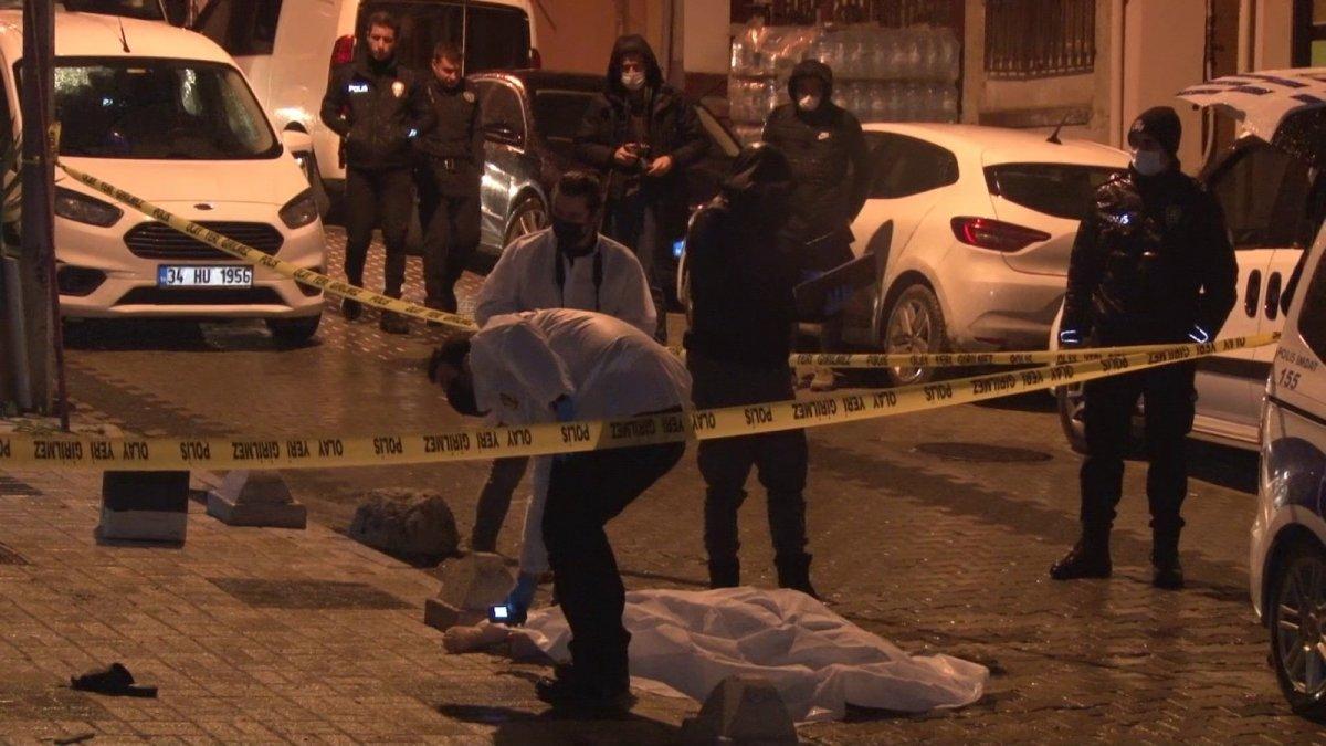 Üsküdar’da sokak ortasında erkek cesedi bulundu
