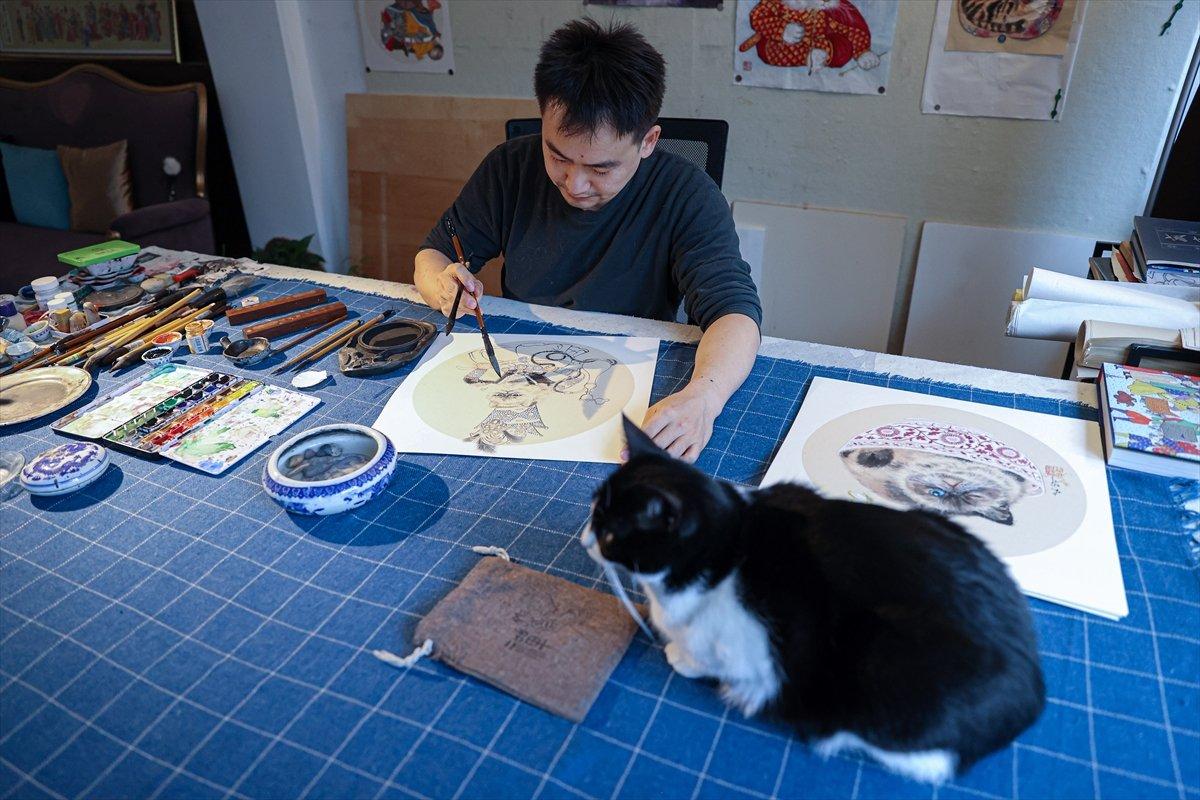 Çinli sanatçı, yerleştiği İstanbul'da Türk-İslam motifleri ile Çin sanatını sentezliyor