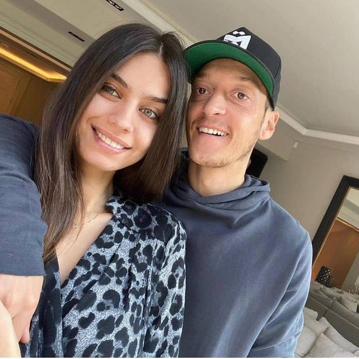 Amine Gülşe ile Mesut Özil kızları Eda'yı gösterdi