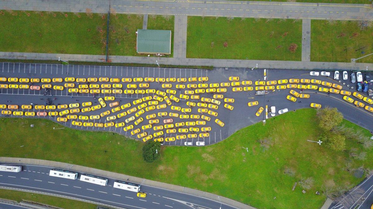 Taksiciler zam güncellemesi için kuyrukta