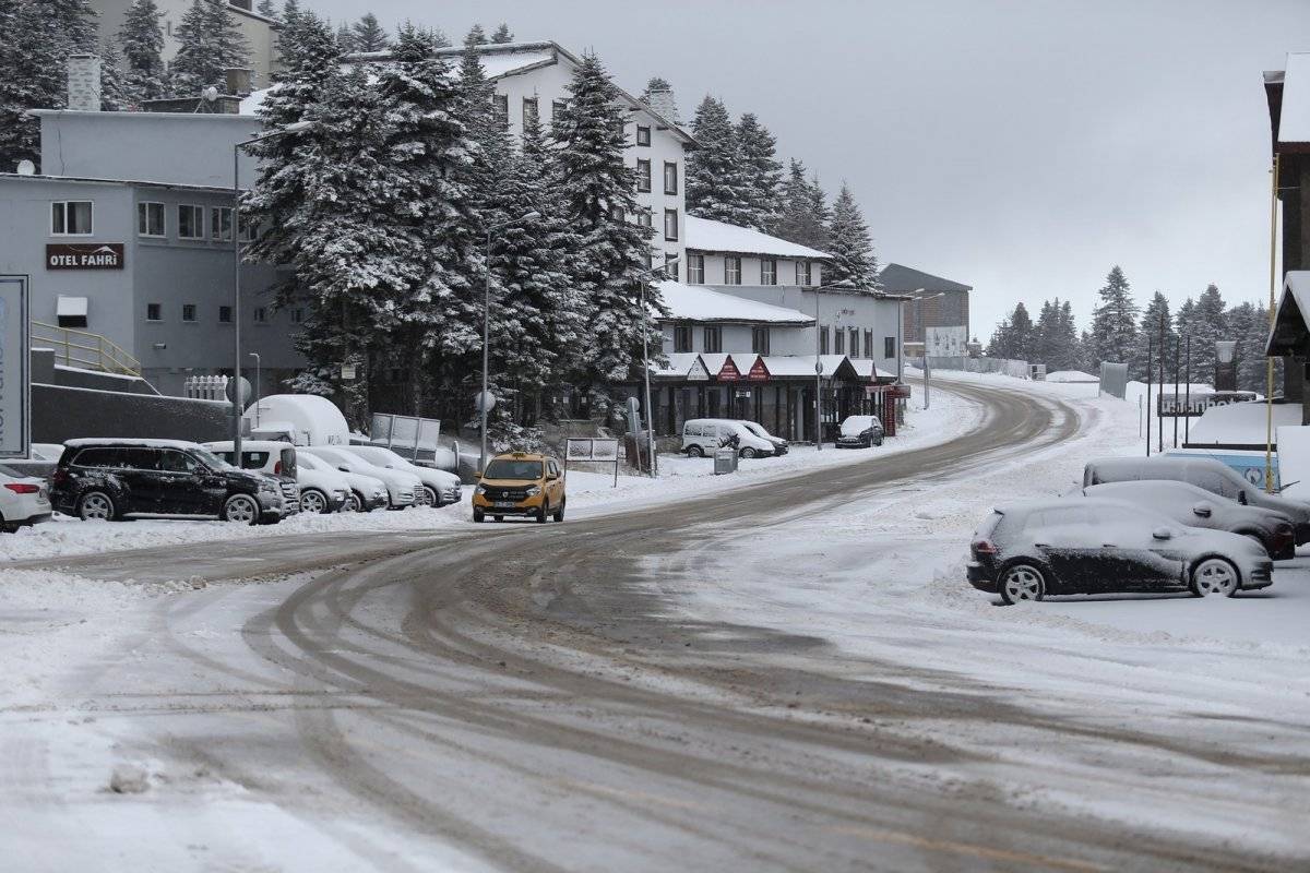 Uludağ yeniden beyaza büründü