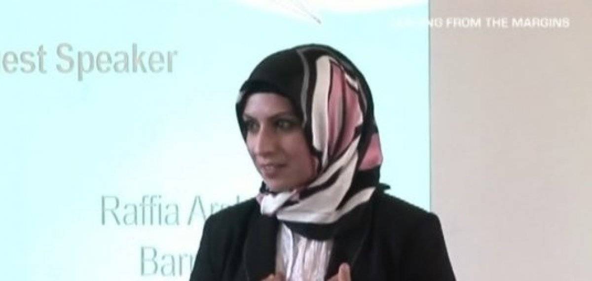 İngiltere'nin ilk başörtülü Müslüman hakimi