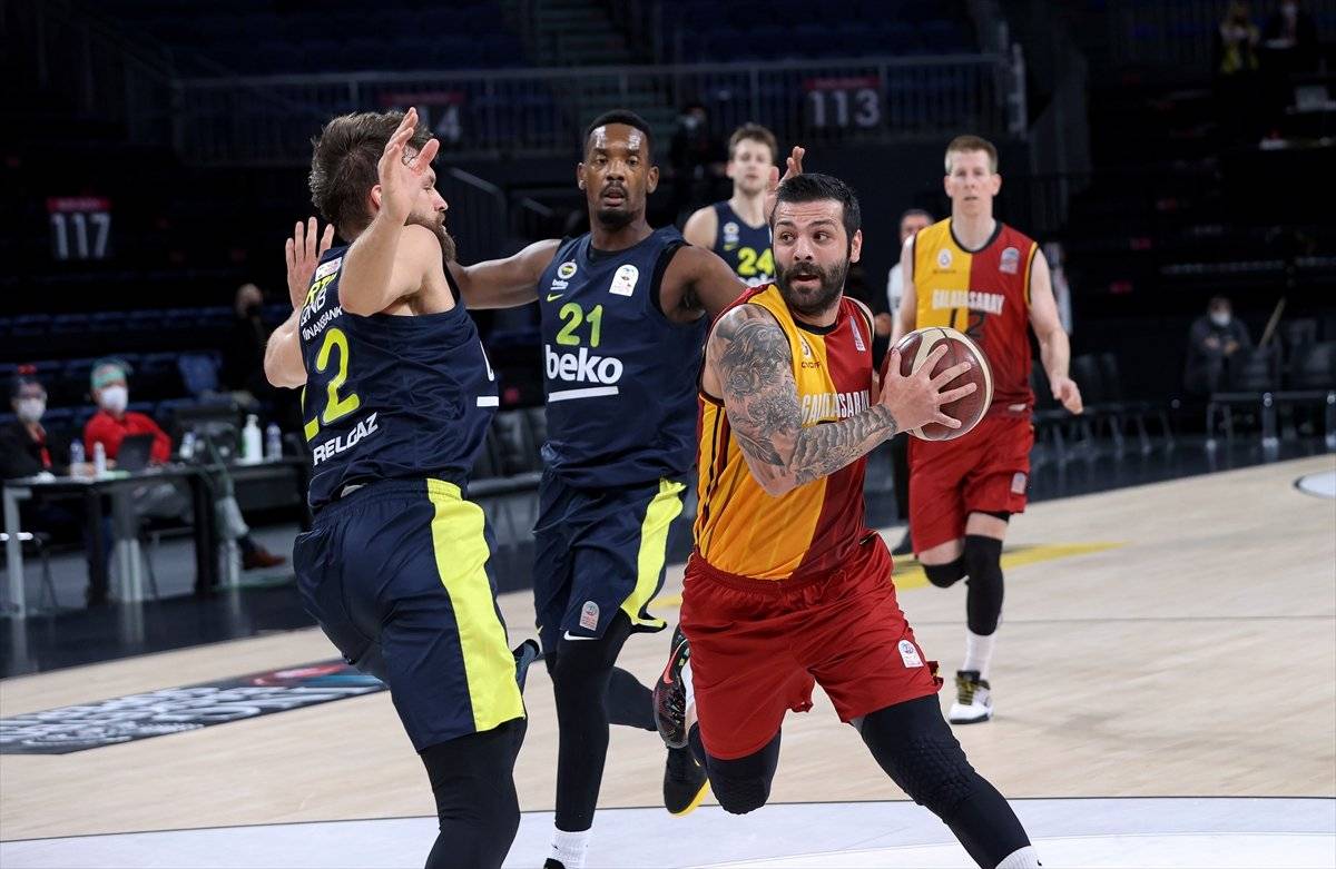 Potada Fenerbahçe, Galatasaray'ı rahat yendi