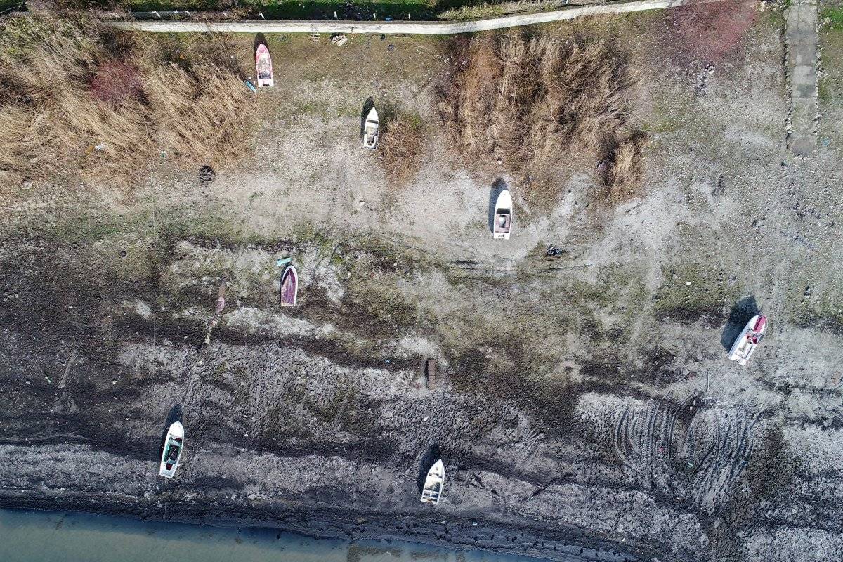 Terkos Gölü'nde su, 100 metre çekildi