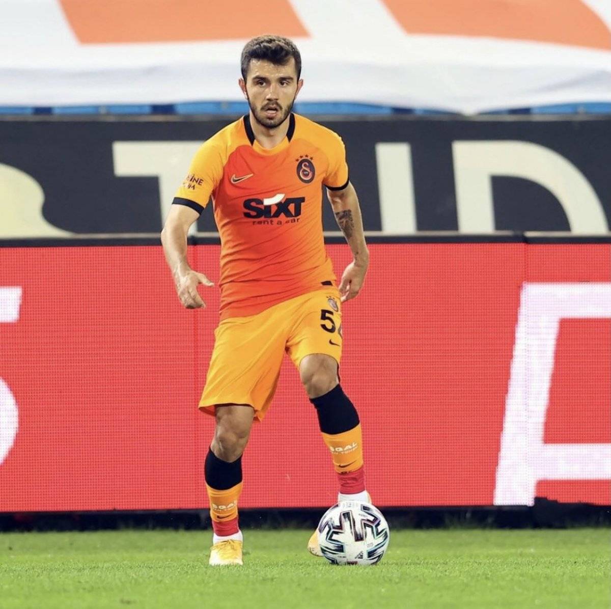 Emre Kılınç kırmızı kart gördü