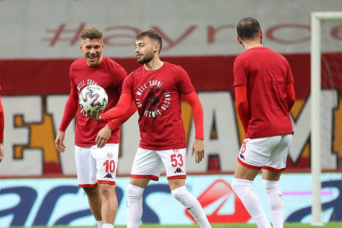 Galatasaray'dan Omar Elabdellaoui için özel tişört