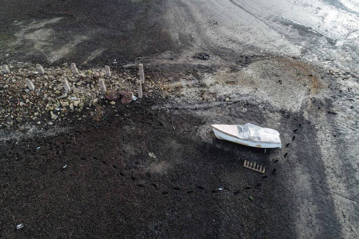 Terkos Gölü'nde su, 100 metre çekildi