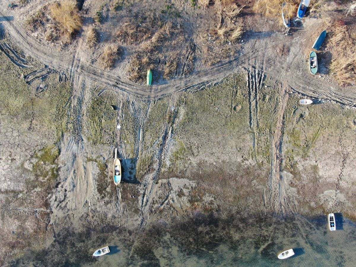 Terkos Gölü'nde su, 100 metre çekildi