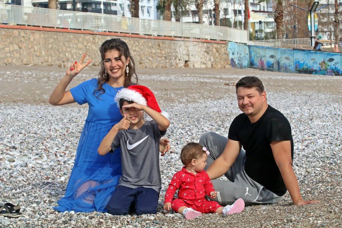 Türkiye aşığı Rus turistin Antalya'daki deniz keyfi