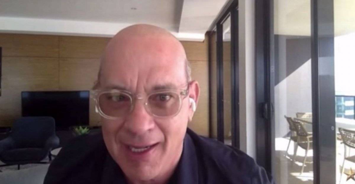 Tom Hanks yeni filmi için saçlarını kazıttı