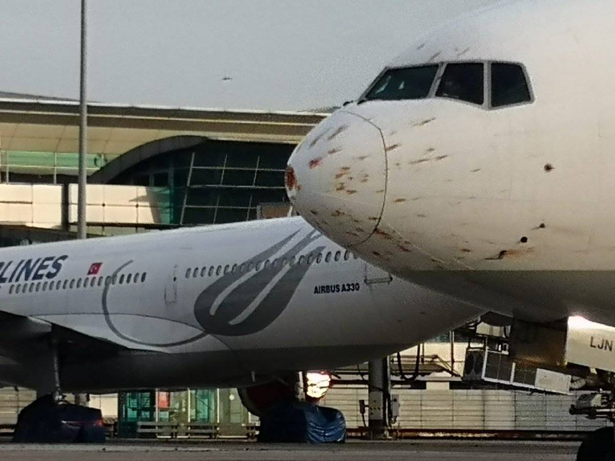 Kuş sürüsüne giren THY kargo uçağı acil iniş yaptı