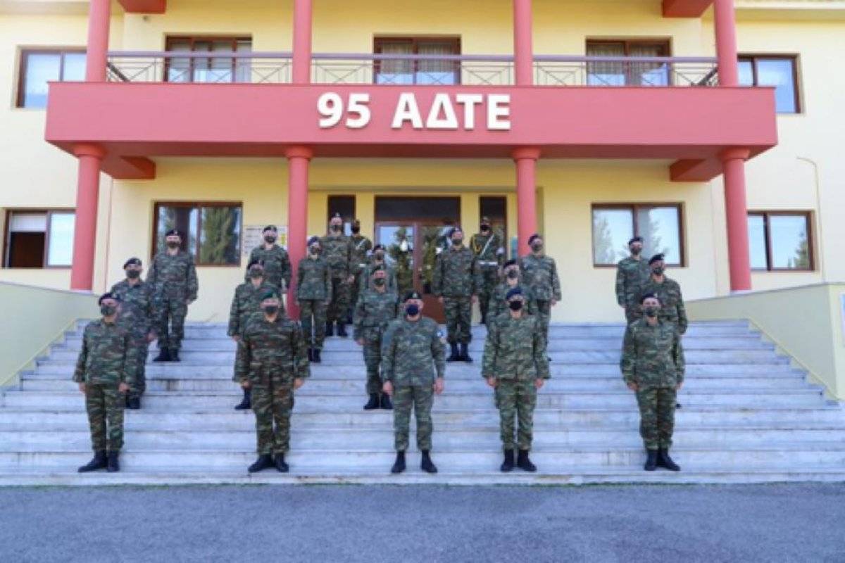 Yunanistan Genelkurmay Başkanı, Türkiye'den görünen adalara çıktı