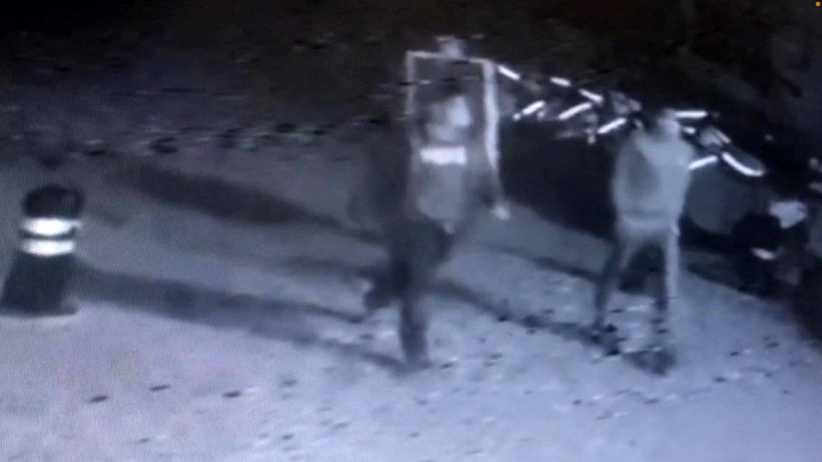 Küçükçekmece'de eve giren hırsızlar kamerada