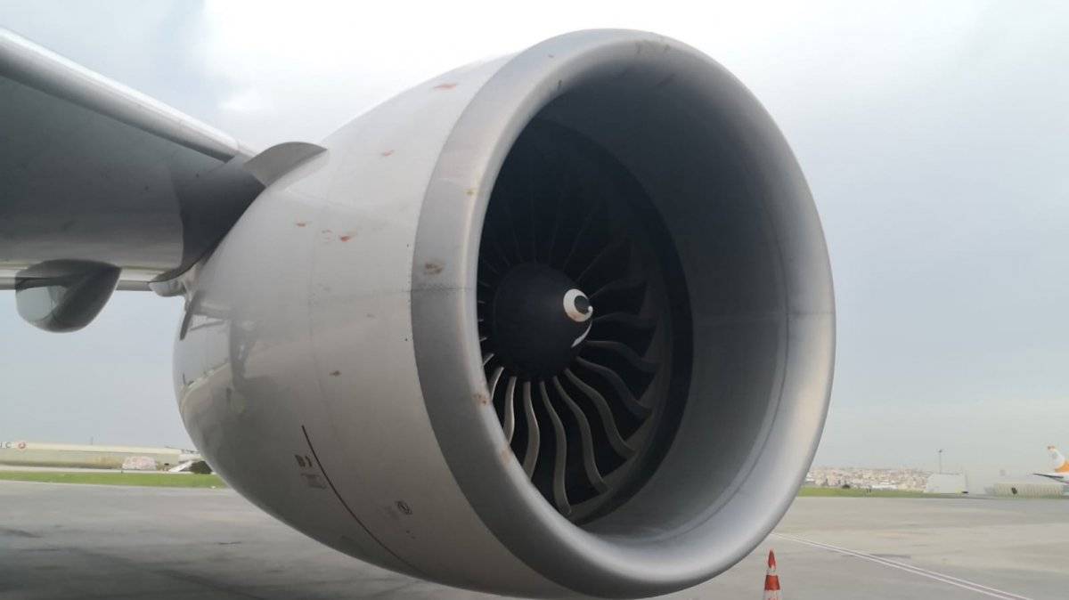 Kuş sürüsüne giren THY kargo uçağı acil iniş yaptı