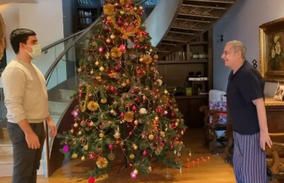 Mehmet Ali Erbil ayağa kalktı