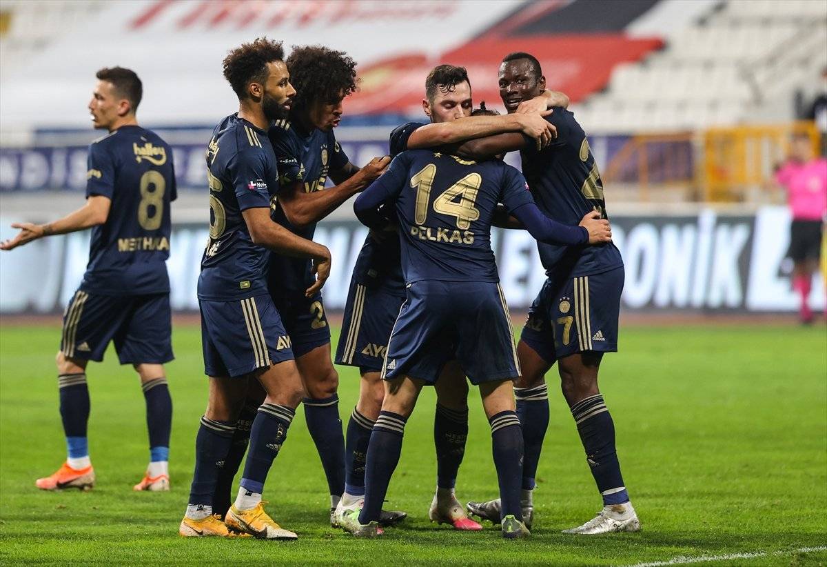 Sinan Gümüş: VAR'daki hakemler nasıl göremiyor