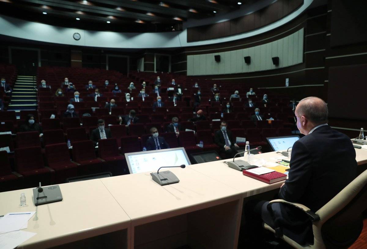 AK Parti 2021'in ilk MYK'sında reform gündemiyle toplandı