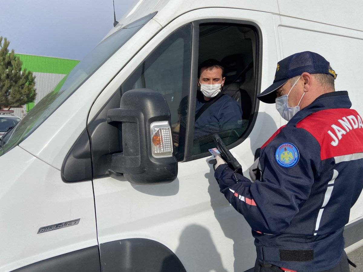 Sokak kısıtlamasına uymayan 51 bin 152 kişiye işlem yapıldı