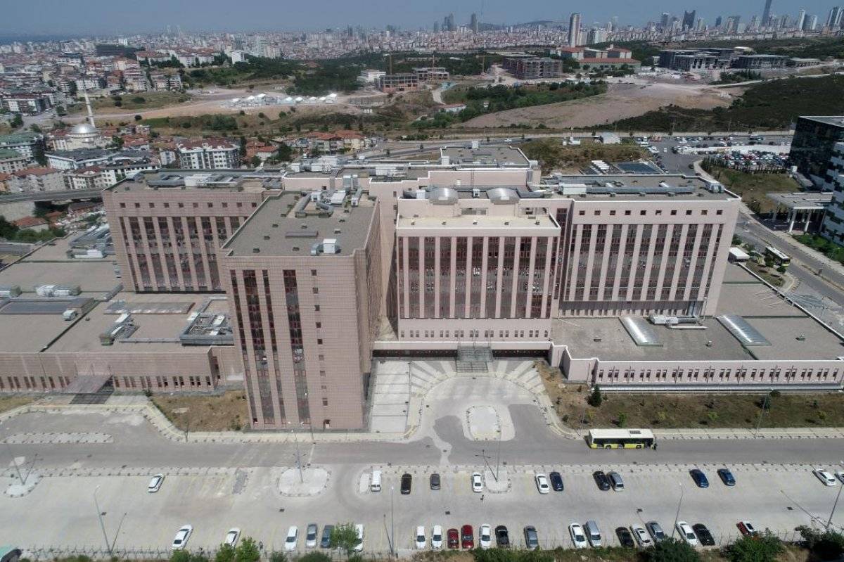 Türkiye'de 2020'de açılan 17 hastaneden koronavirüsle mücadeleye katkı