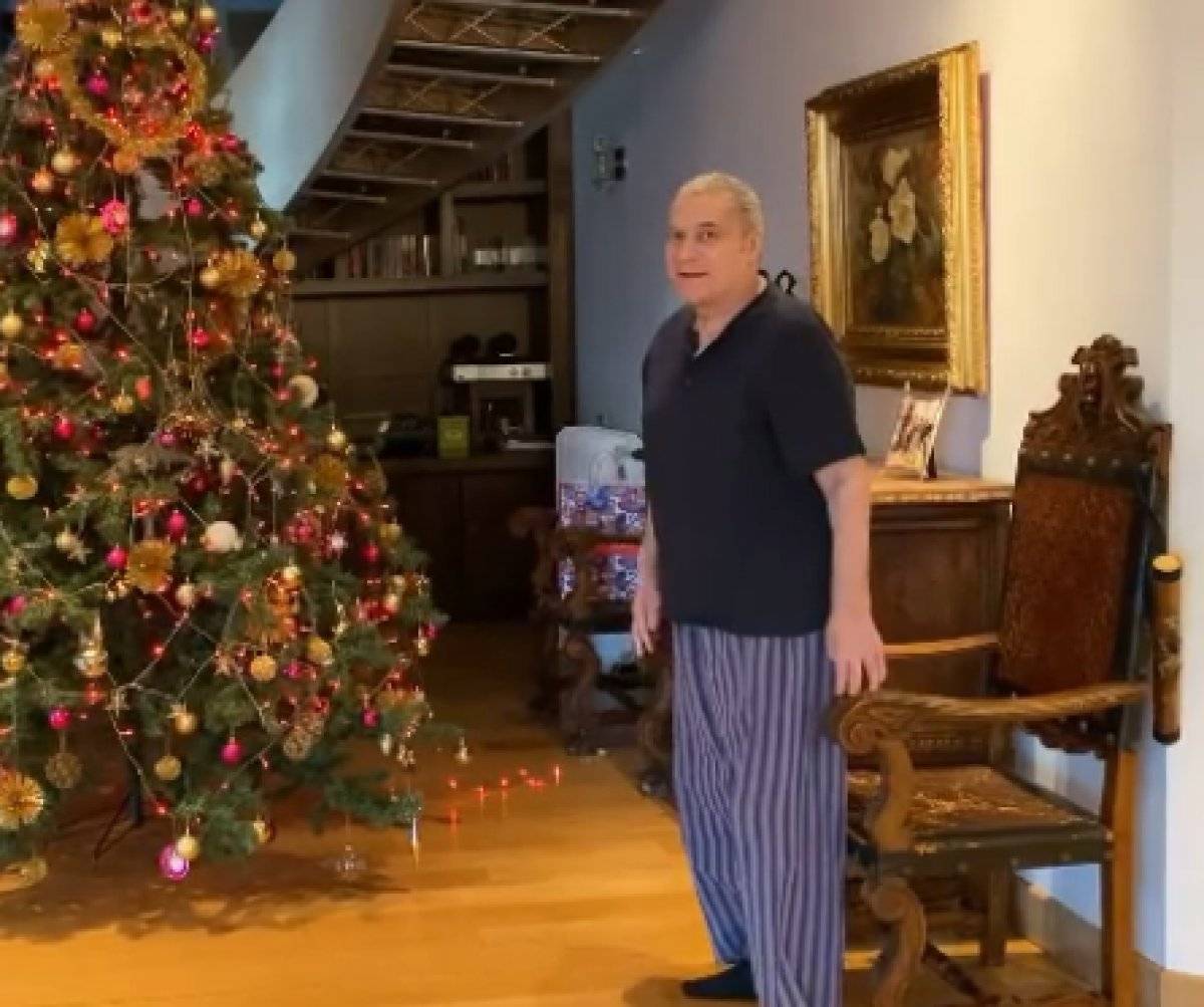 Mehmet Ali Erbil ayağa kalktı