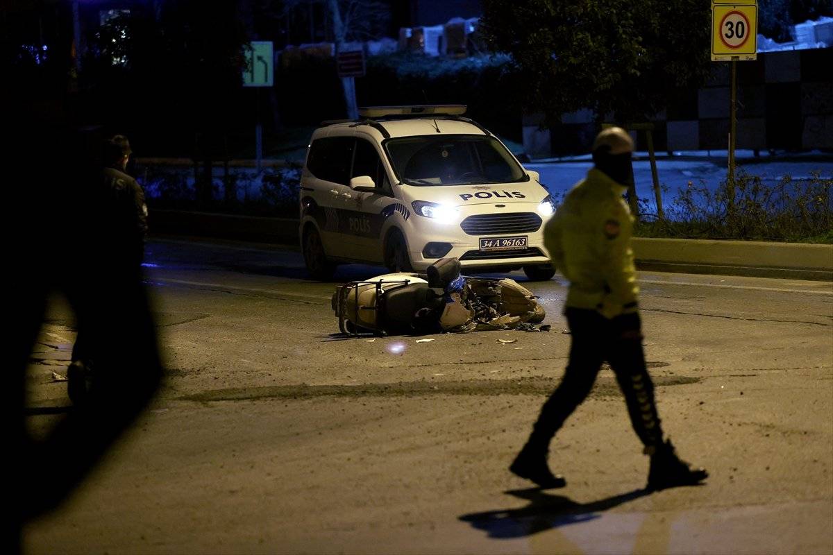 Ümraniye'de motosikletle kamyonet çarpıştı: 1 ölü