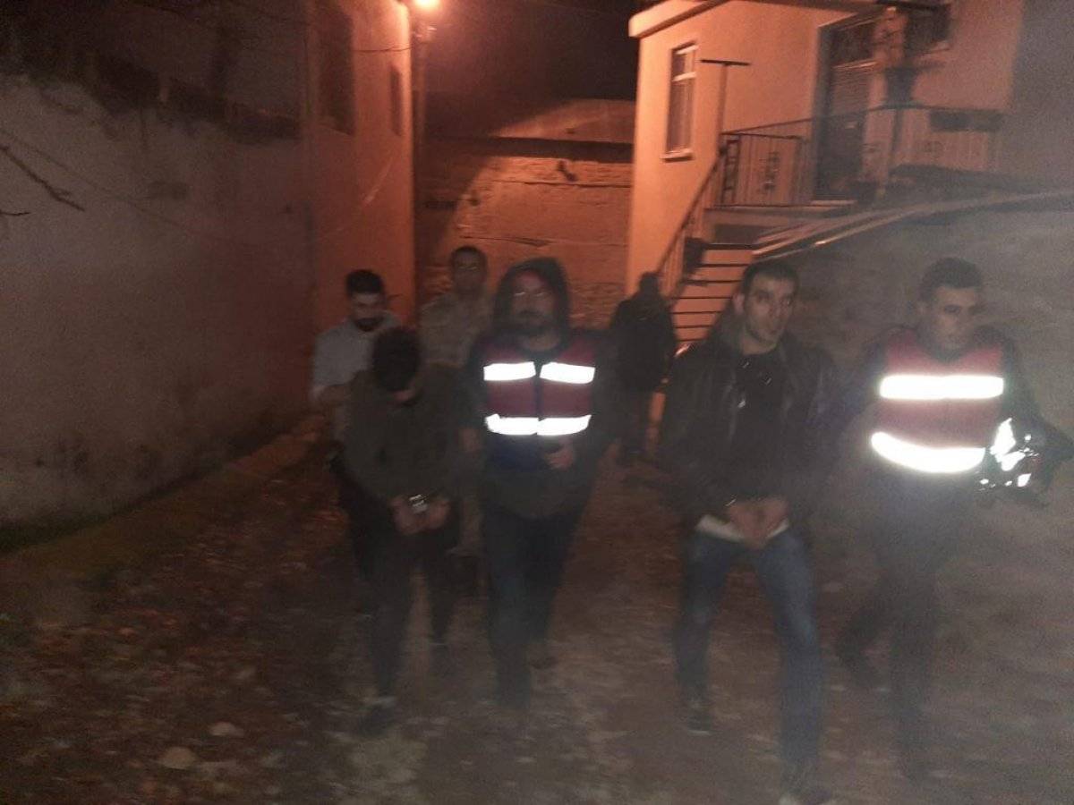 Elazığ'da kaçak kazıya suçüstü: 20 metrekarelik oda çıktı