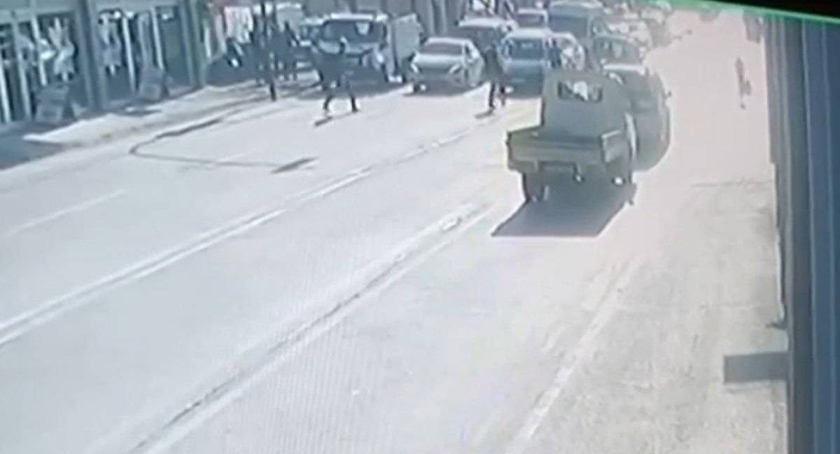 Bursa'da kırmızı ışık ihlali yapan sürücü, çocuğa çarptı