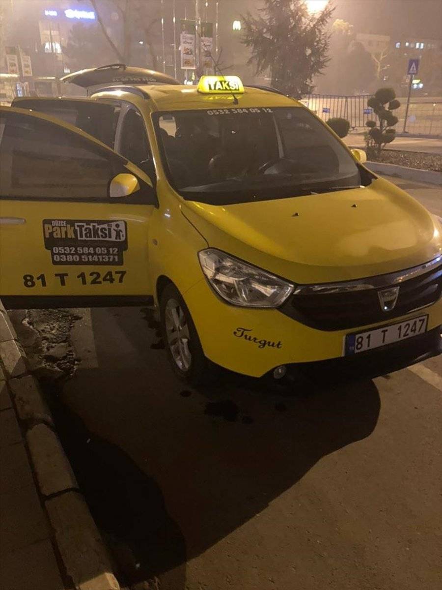 Düzce'de kısıtlamada evlere içki servisi yapan taksiciye ceza