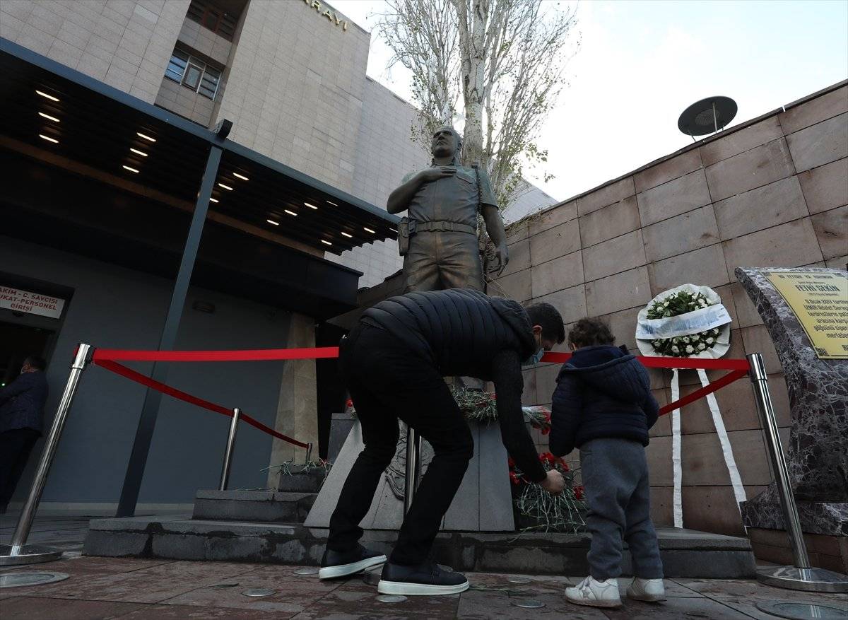 İzmir'de, şehit polis memuru Fethi Sekin için saygı turu düzenlendi