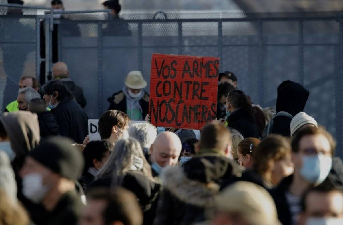 Fransa'da polis, insanların siyasi ve dini görüşlerini listeleyecek