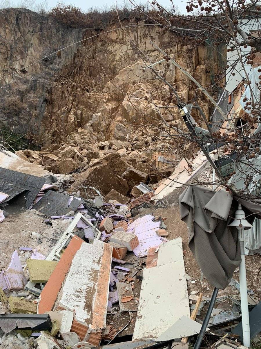 İtalya’da heyelan nedeniyle bir otel yıkıldı