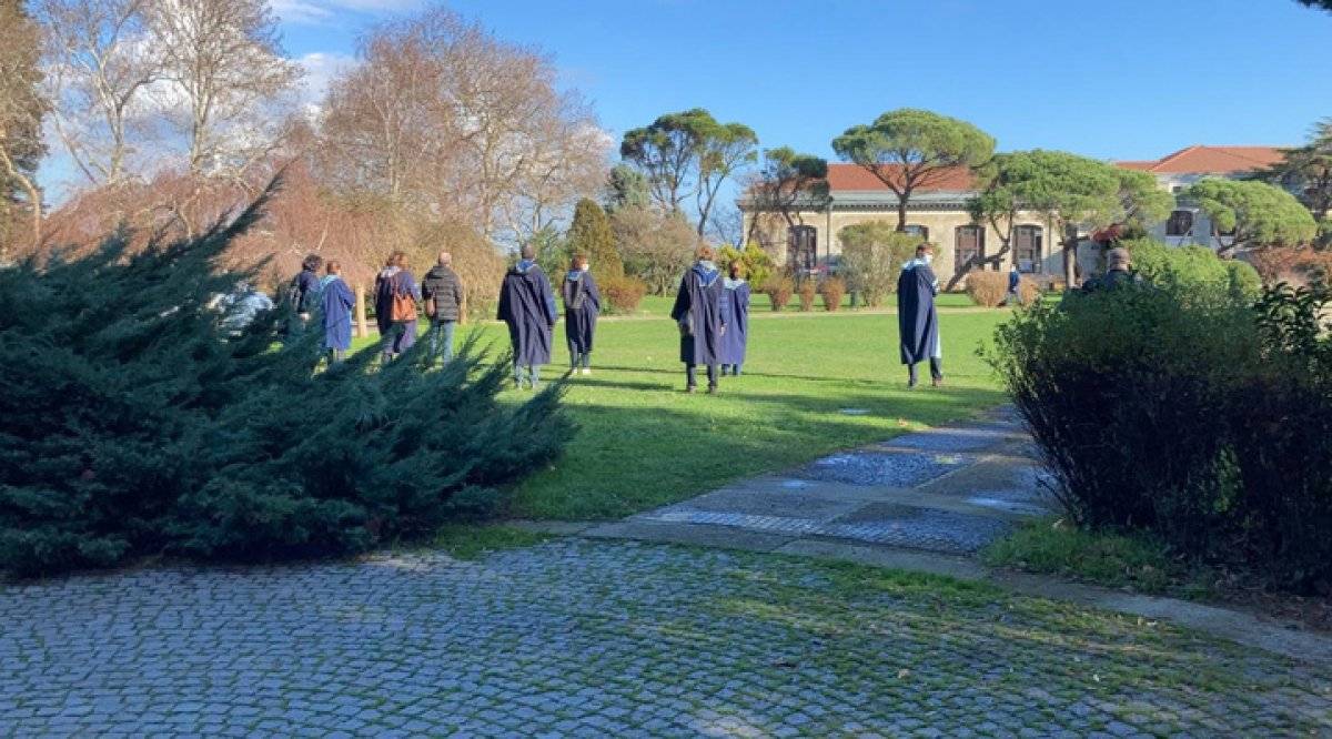 Boğaziçi Üniversitesi'nde akademisyenler, devir-teslim törenini protesto etti