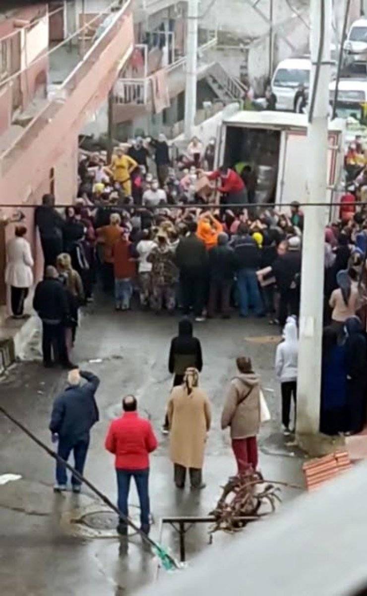 İzmir’de belediyenin izdiham yaratan yardımı