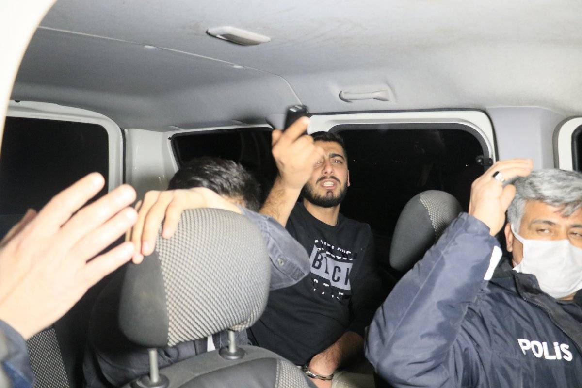 Adana'da polisten kaçan magandalar, drenaj kanalına düştü