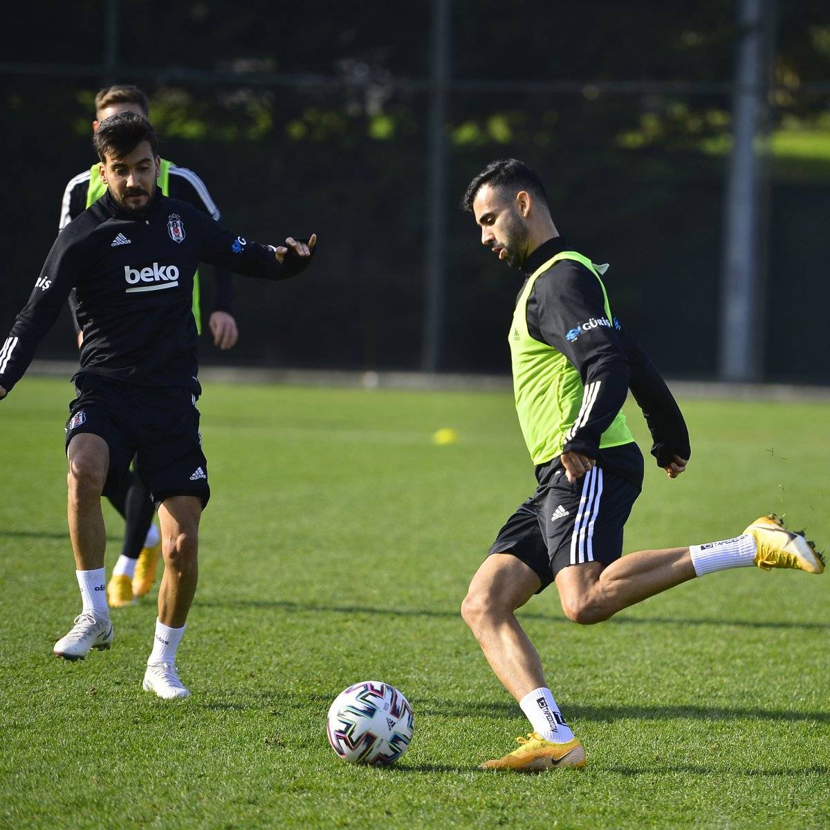 Rachid Ghezzal ilk 11'e geri dönüyor