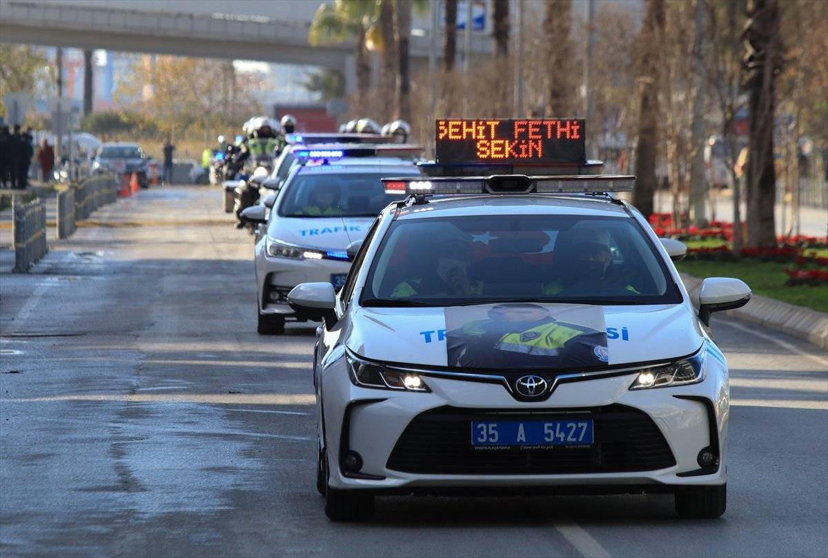 İzmir'de, şehit polis memuru Fethi Sekin için saygı turu düzenlendi