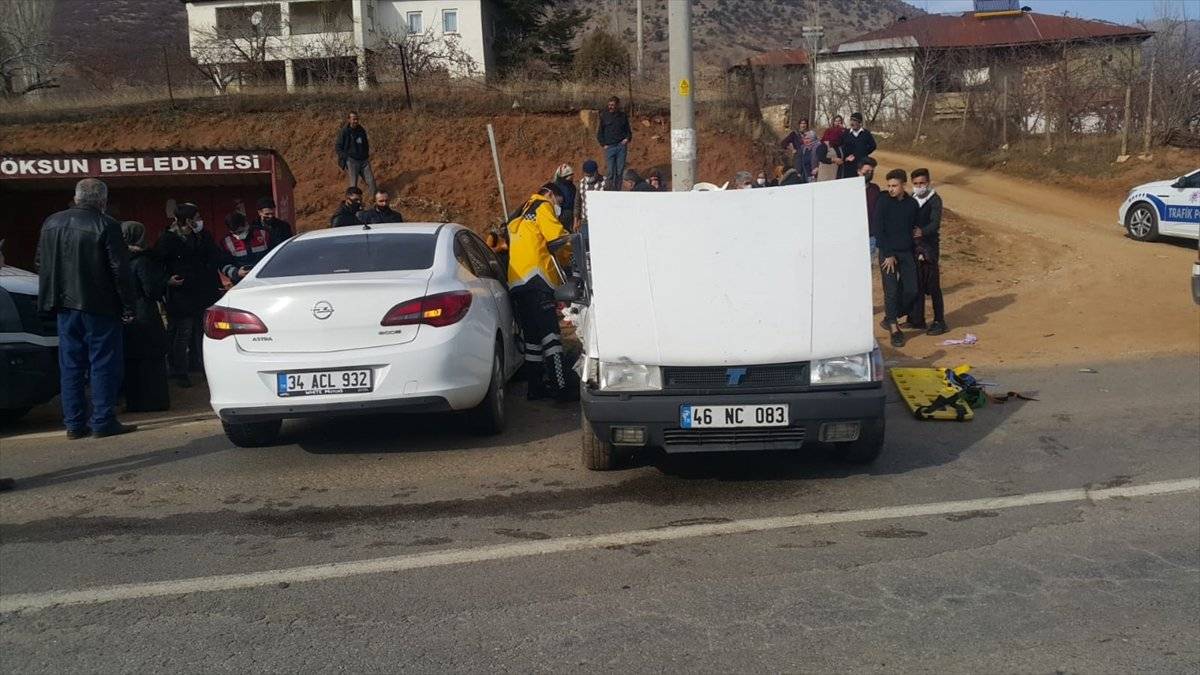 Kahramanmaraş'ta iki araç çarpıştı: 9 yaralı
