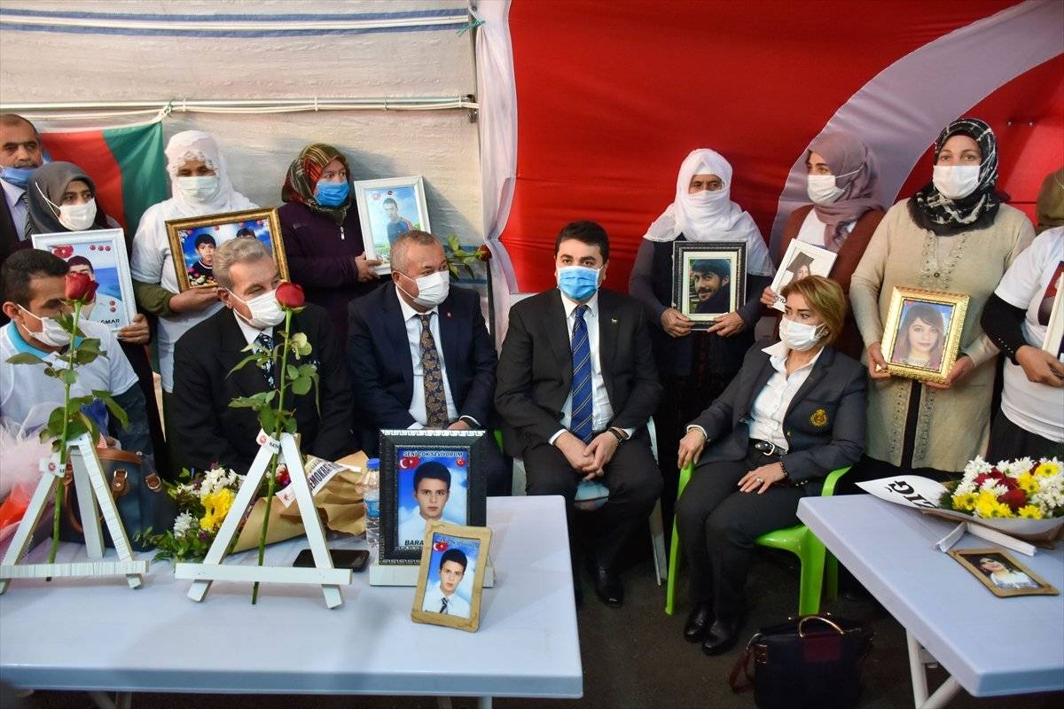 DP Genel Başkanı Gültekin Uysal'dan Diyarbakır annelerine ziyaret