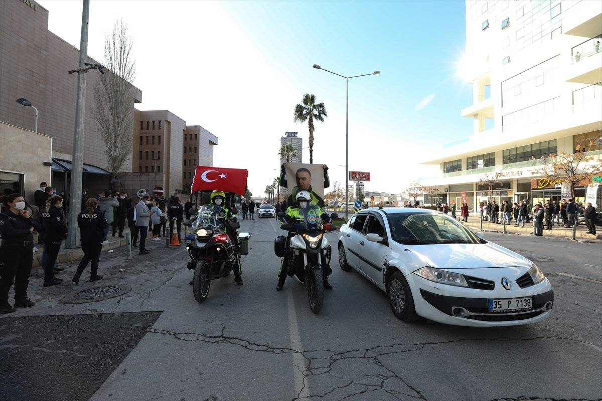 İzmir'de, şehit polis memuru Fethi Sekin için saygı turu düzenlendi
