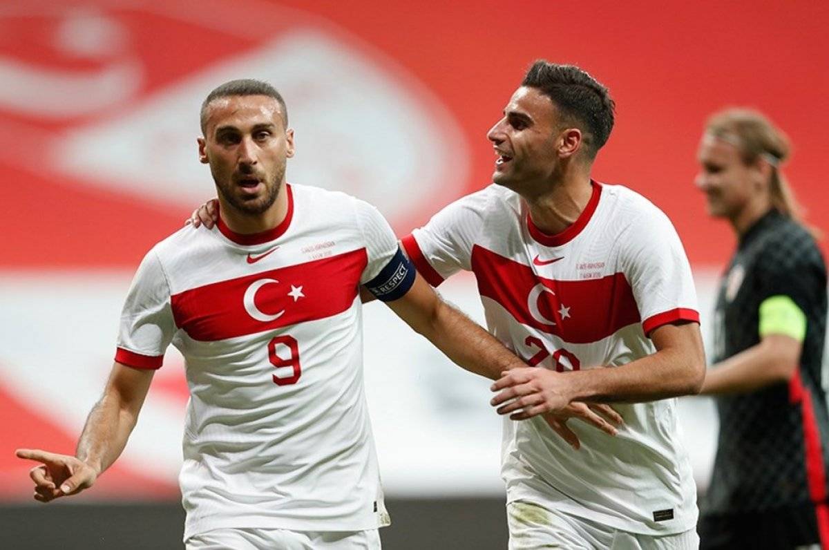 Beşiktaş, Cenk Tosun için 3 takımla yarışta