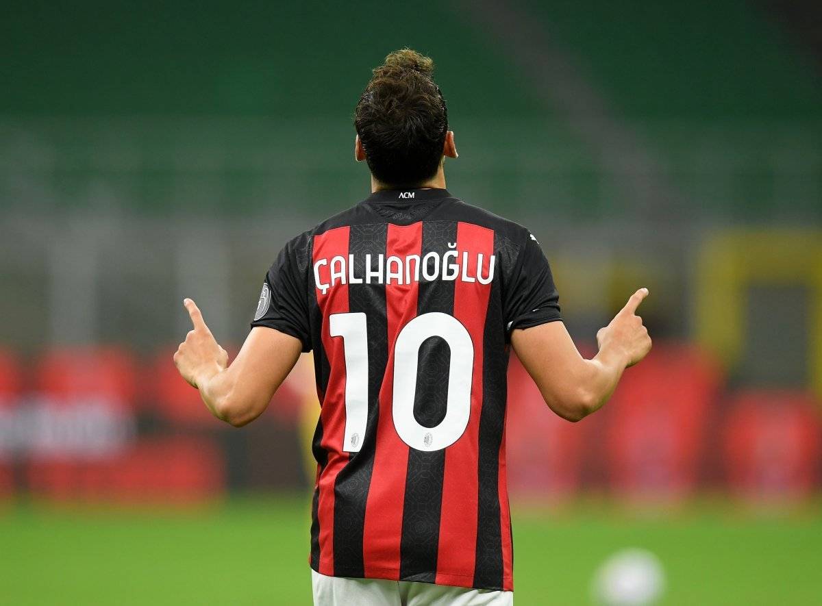 Hakan Çalhanoğlu aralık ayının en değerli futbolcusu oldu