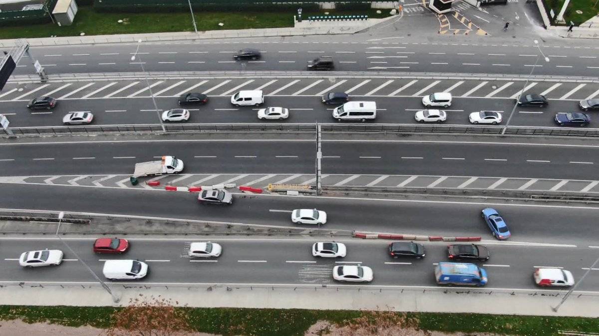 Avrasya Tüneli yoluna geri girerek kaçıyor, trafiği tehlikeye düşürüyorlar