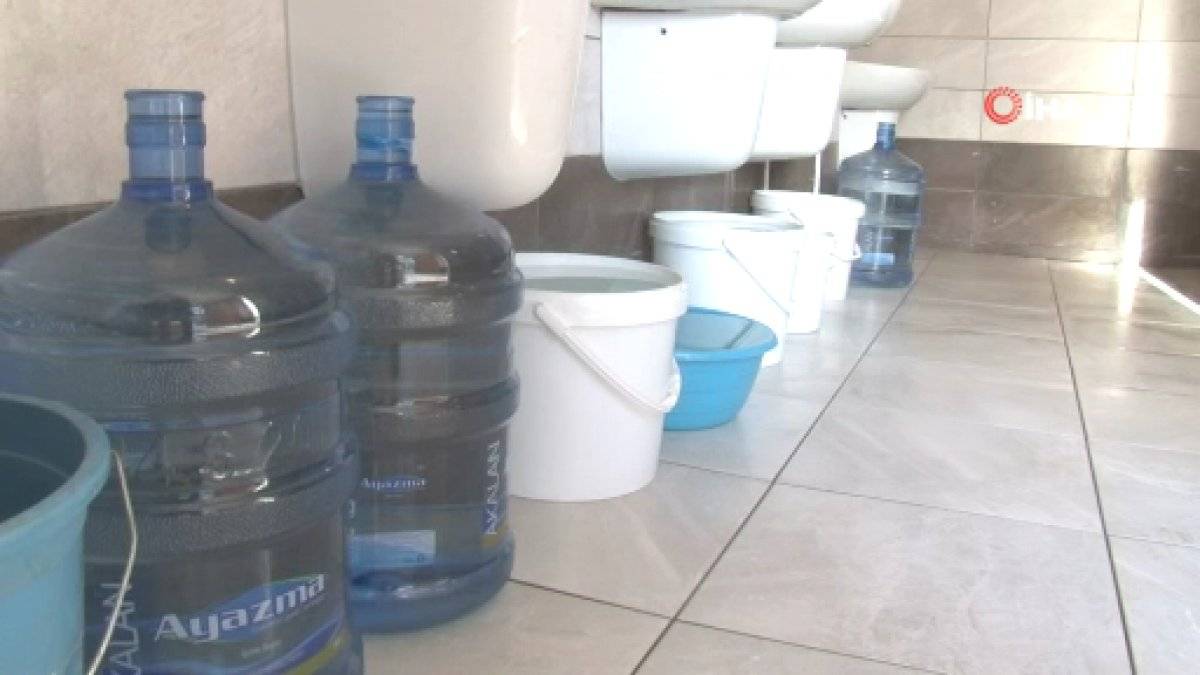 İstanbul’da 30 saatlik su kesintisi öncesi su telaşı