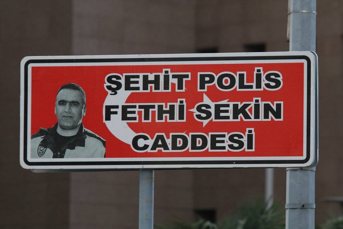 İzmir'de, şehit polis memuru Fethi Sekin için saygı turu düzenlendi