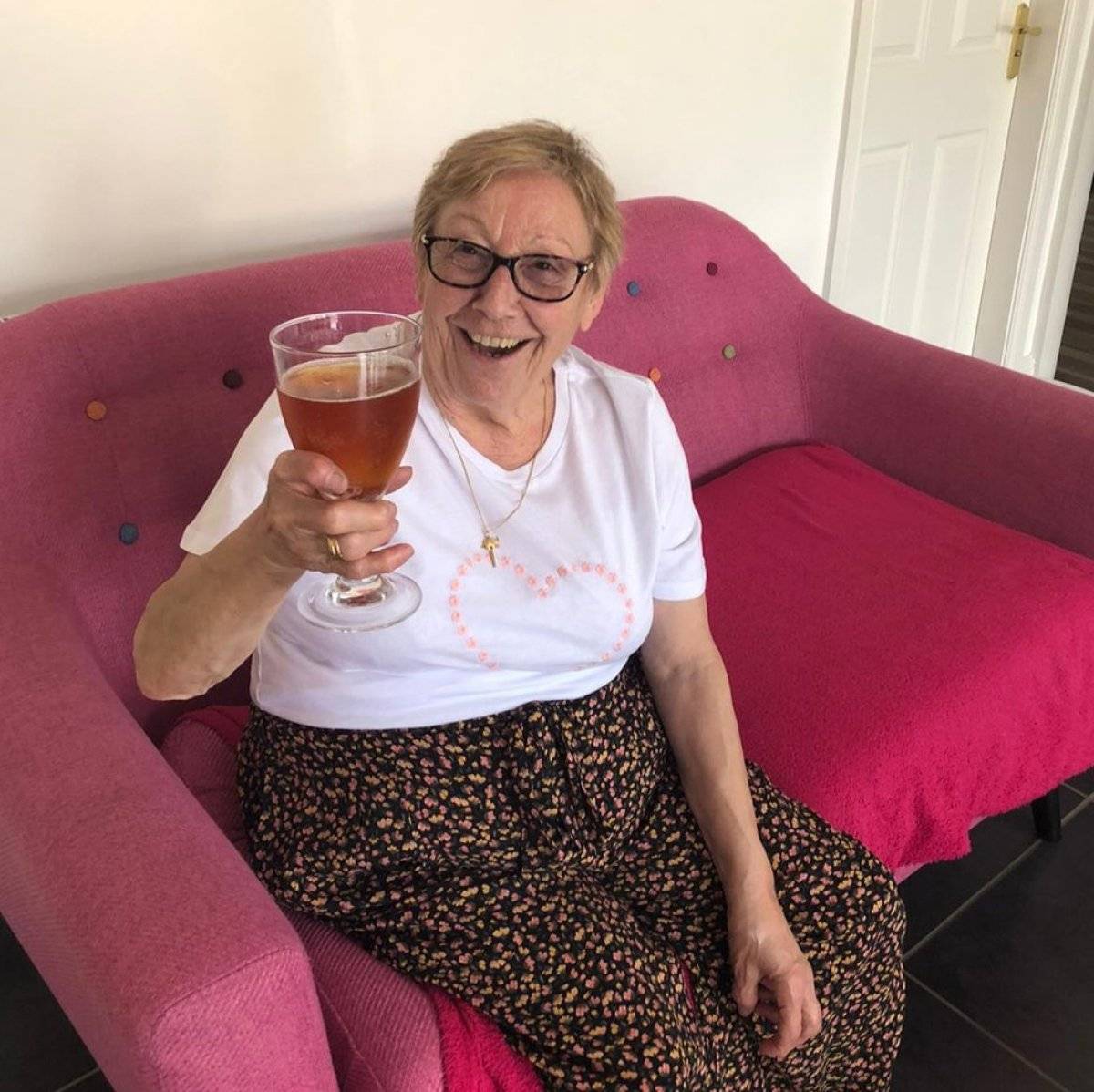 Koronavirüs ile mücadele eden kadın, annesinin ölümünü izledi