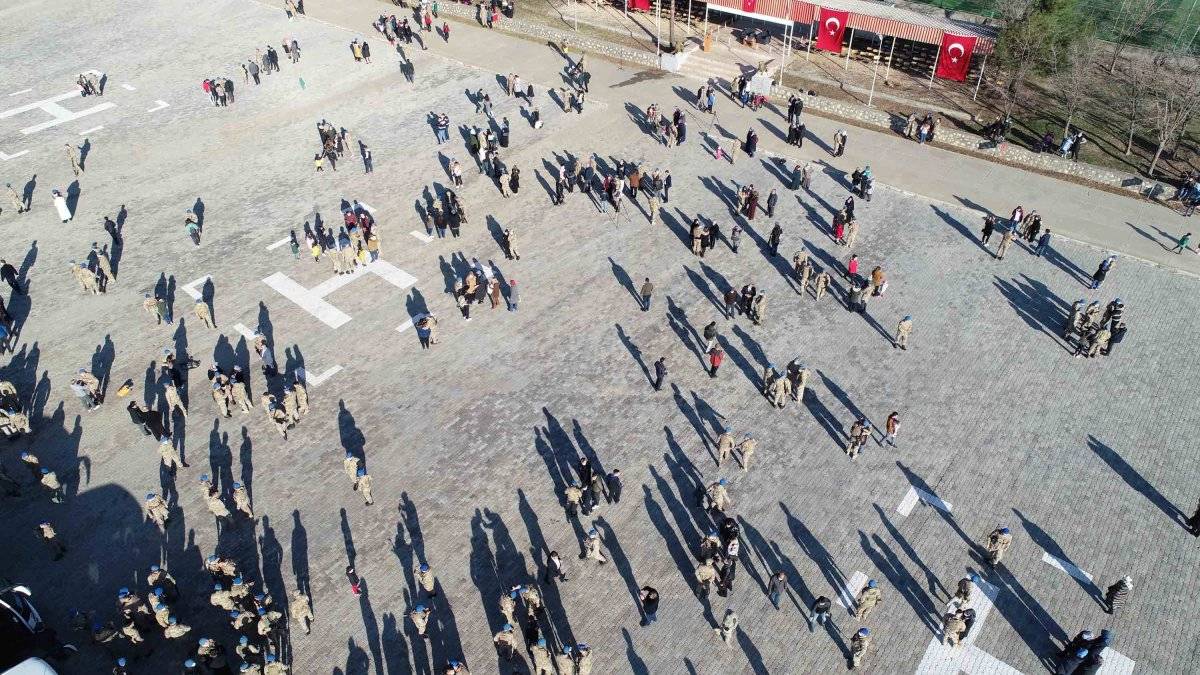Diyarbakır'dan 258 komando, Suriye'ye uğurlandı