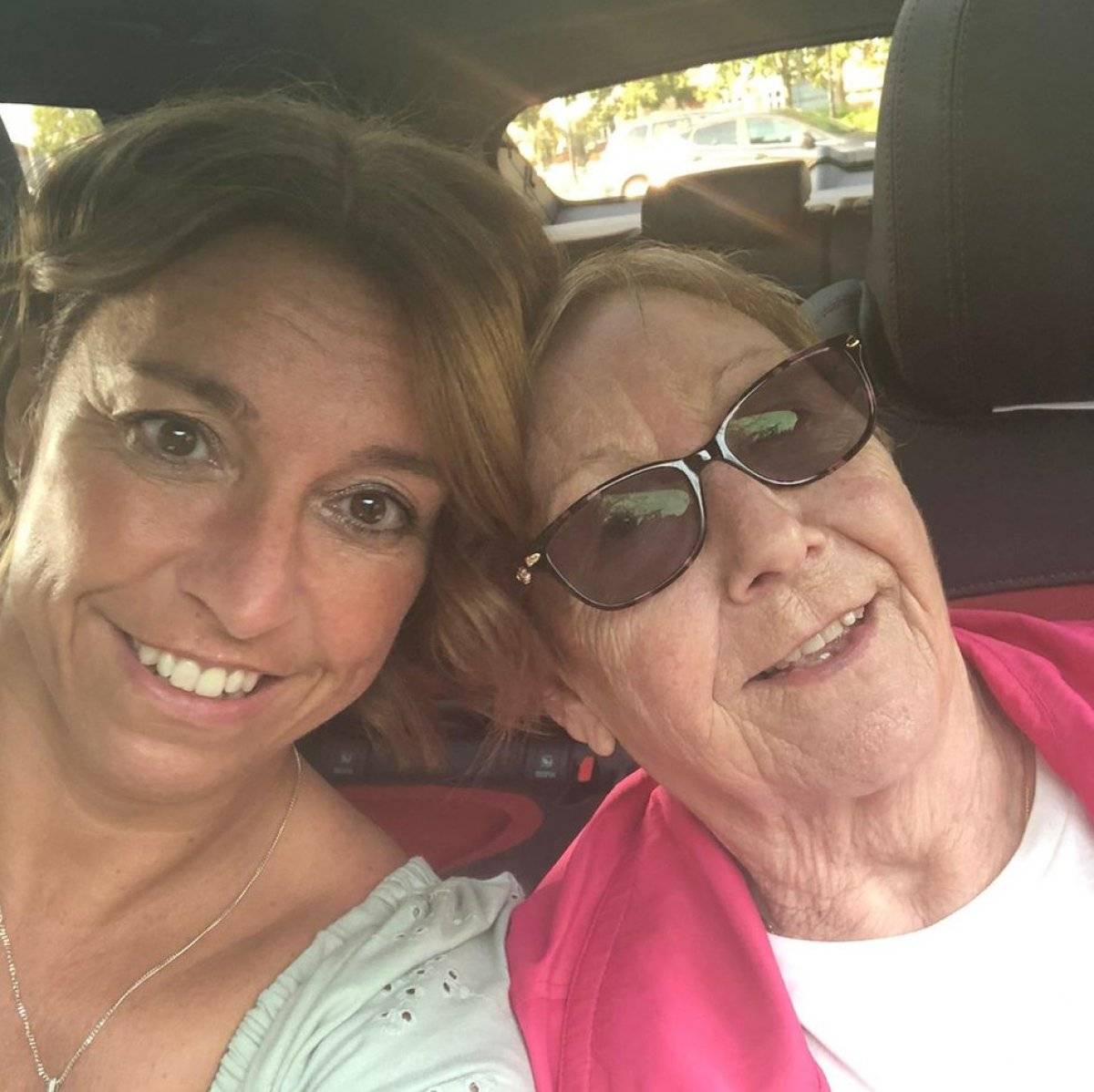 Koronavirüs ile mücadele eden kadın, annesinin ölümünü izledi