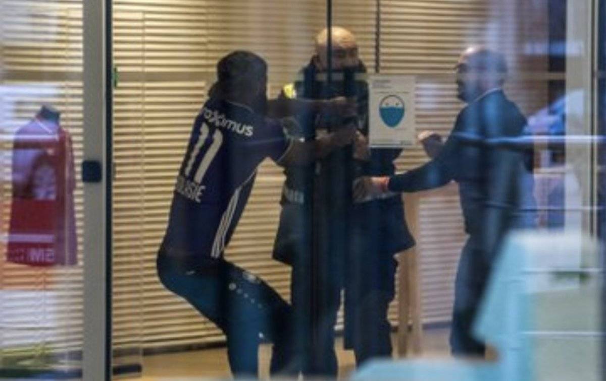 Didier Lamkel Ze idmana rakip takım formasıyla geldi